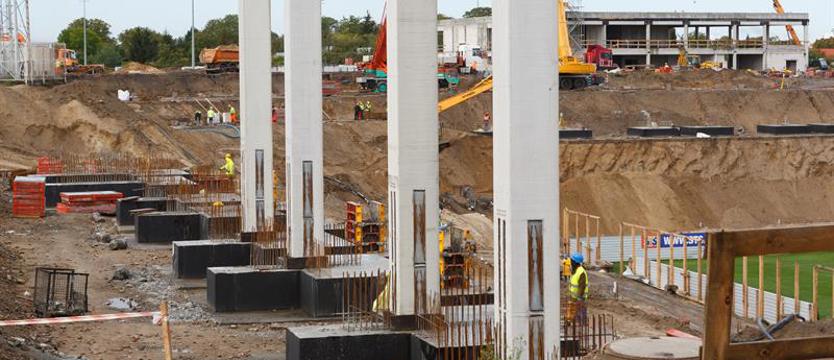 Piłka nożna. Siedem miesięcy budowy stadionu [GALERIA]