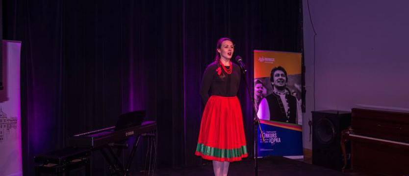 Konkurs wokalny w zamku. Śpiewali utwory Mazowsza