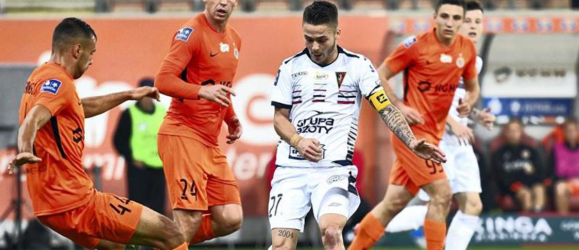 Piłka nożna. Runjaic wybrnął z kłopotu