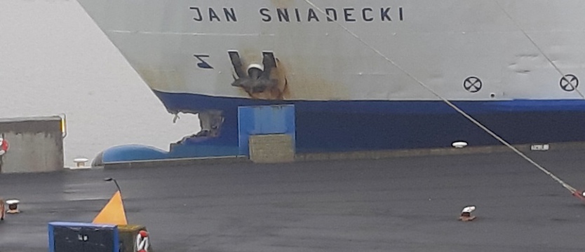 Prom „Jan Śniadecki” uderzył w nabrzeże