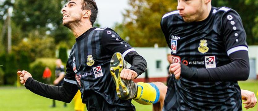 Piłka nożna. Polonia powiększa przewagę