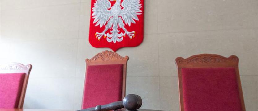 Za nawoływanie do zabójstwa. Sądowa protokolantka w sądzie