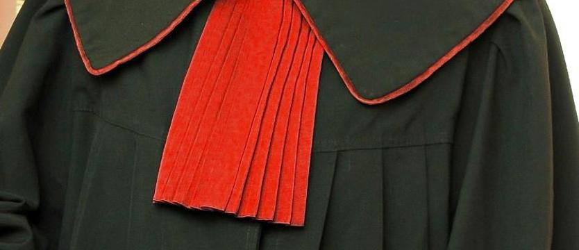 Zarzuty dla szczecińskiego adwokata i byłego policjanta