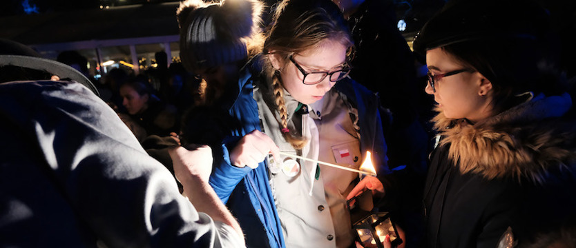 Na placu Lotników dzielili się Światłem, które daje moc