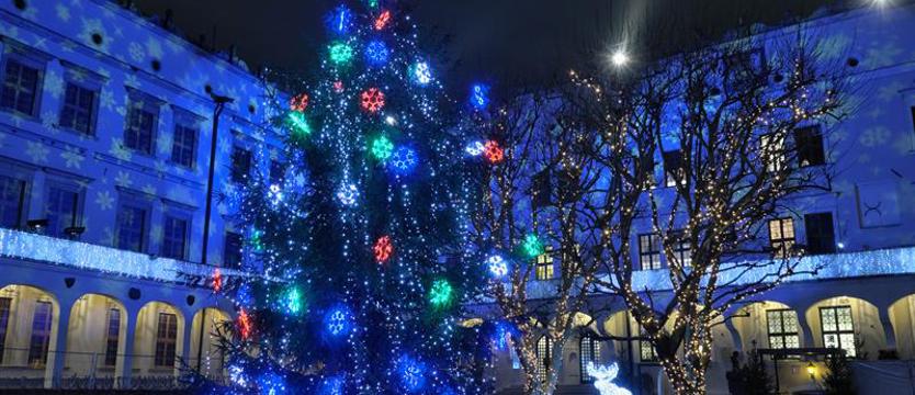 Wstańcie od stołów! Święta w instytucjach kultury oraz kinach