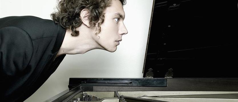 Fortepian, elektronika i wizualizacje. Ferie w filharmonii