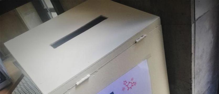 Dla bezpieczeństwa interesantów szczecińskiego Urzędu Miasta. Skrzynka podawcza przeniesiona