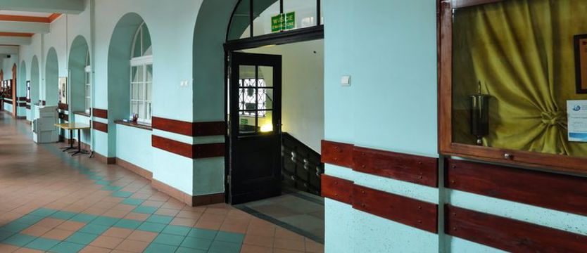 Dr Grzesiowski: W tym roku szkolnym szkół już bym nie otwierał