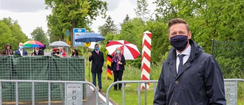 Szlabany idą w górę