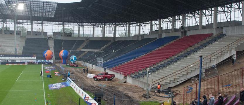 Piłka nożna. Stadion z fotelikami [GALERIA]