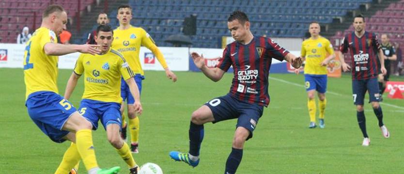 Piłka nożna. Kort odchodzi, Jachno zgłoszony