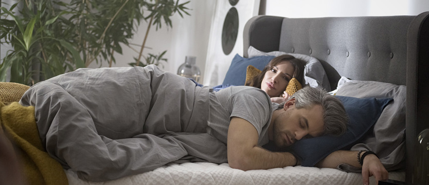 Masz problem z bólem pleców? Źle się wysypiasz? Pora zmienić materac na innowacyjne materace Hilding