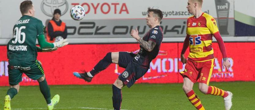 Piłka nożna. Pogoń na równi ze spadkowiczami