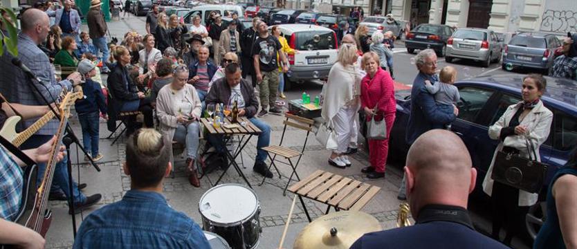 Urodzinowe dźwięki. Minął roczek „Artetaminy”