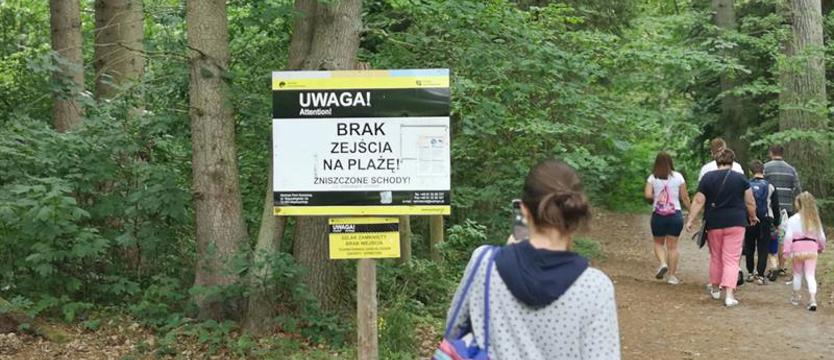 Na plażę w Świętouściu schodzi się po klifie