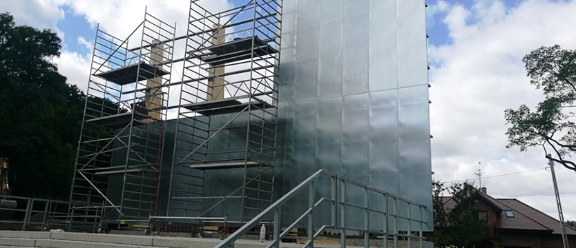 Trwa budowa gigantycznego ekranu