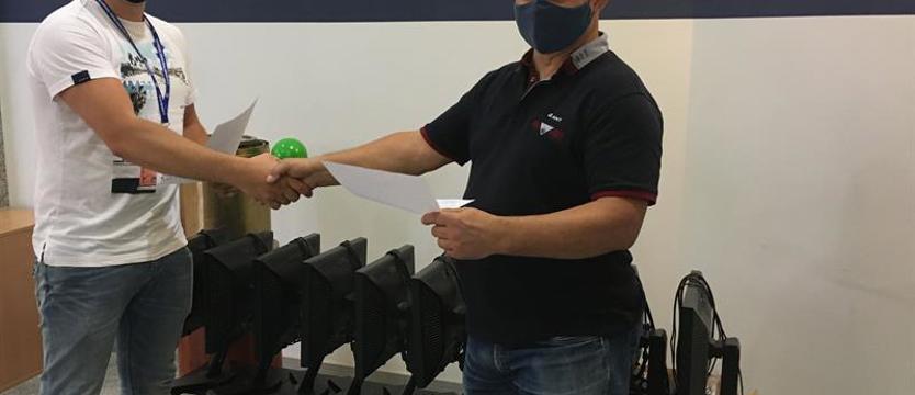 Komputery od portu dla szkoły