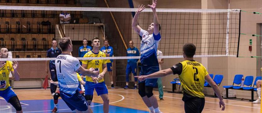 Grali II-ligowi siatkarze i szczypiorniści