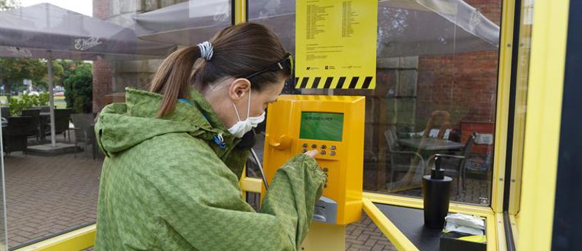 Historie o młodych wilkach, bimbrze i porno. Wybierz numer i posłuchaj