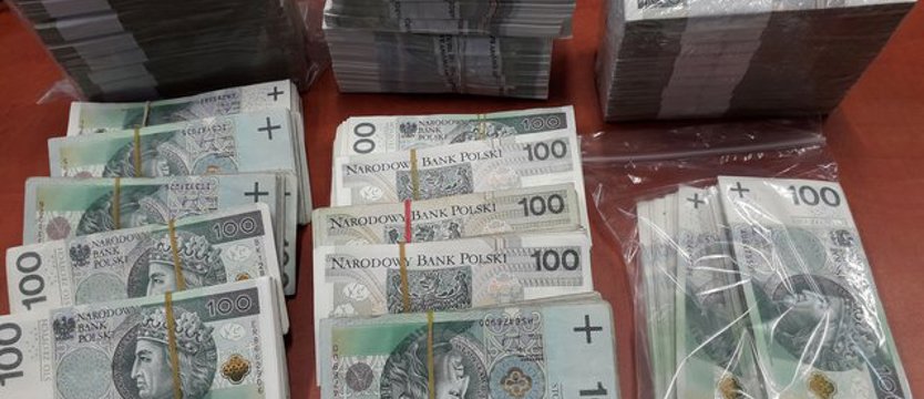 Zarzuty za pranie ponad 10 mln zł z handlu dopalaczami