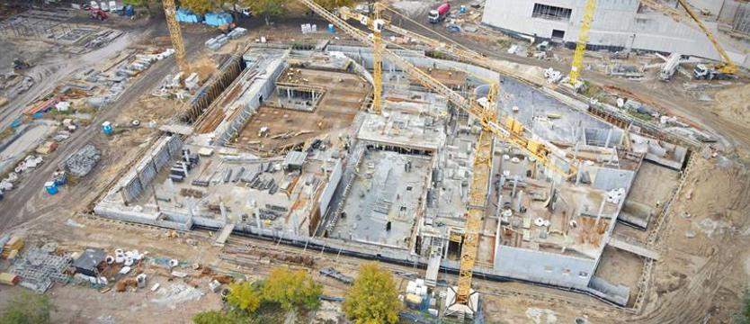 Rok na budowie Fabryki Wody