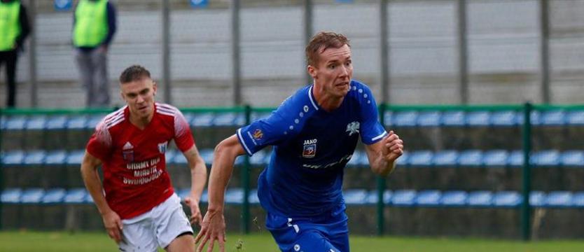 Piłka nożna. Wygrana smakowała podwójnie...