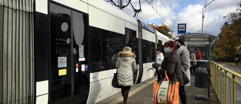 Komunikacja weekendowo-zaduszna w Szczecinie