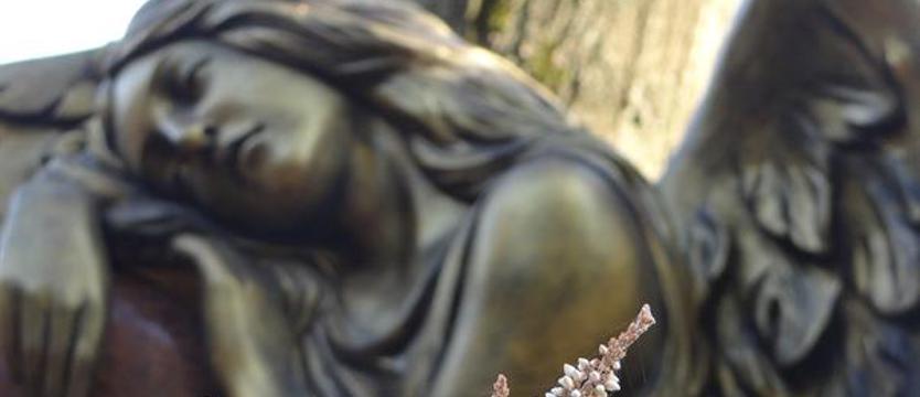 W dniu Wszystkich Świętych może być nam trudniej