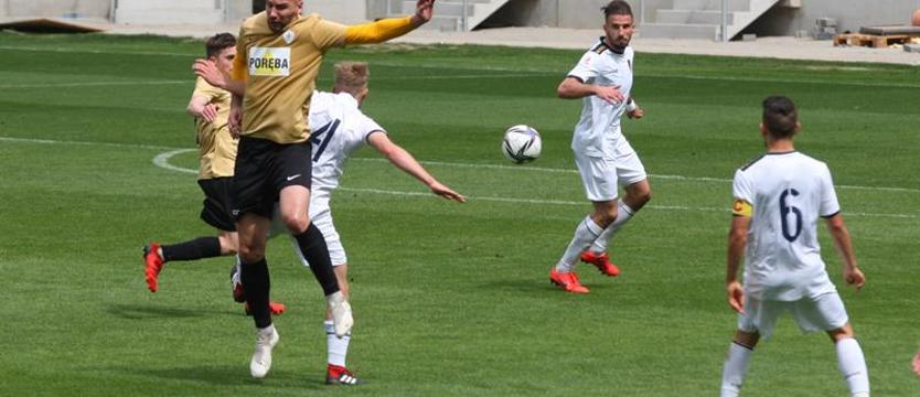 Piłka nożna. Świt na czerwono