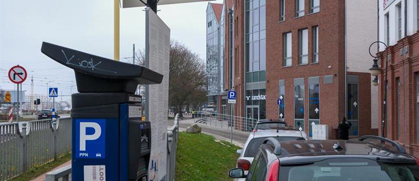 Gdzie obowiązuje opłata za postój. Kierowca elektryka oburzony mandatem