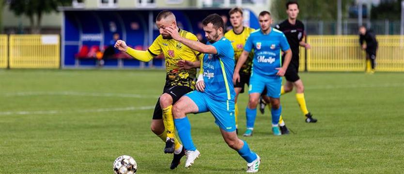 Piłka nożna. Jeziorak wygrał z Łabędziem