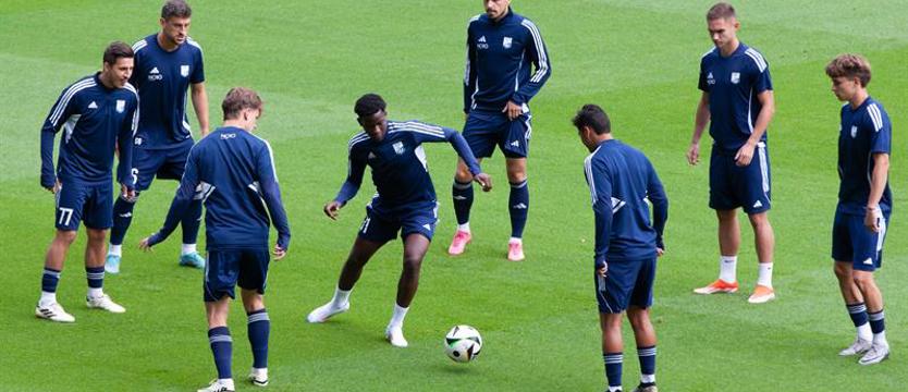 Kotwica na dnie? Exodus piłkarzy lub przełamanie kryzysu