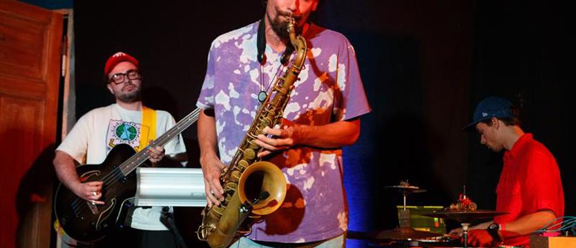 Siema Ziemia w Winylach. To cykl "Śledź Młody Jazz!"