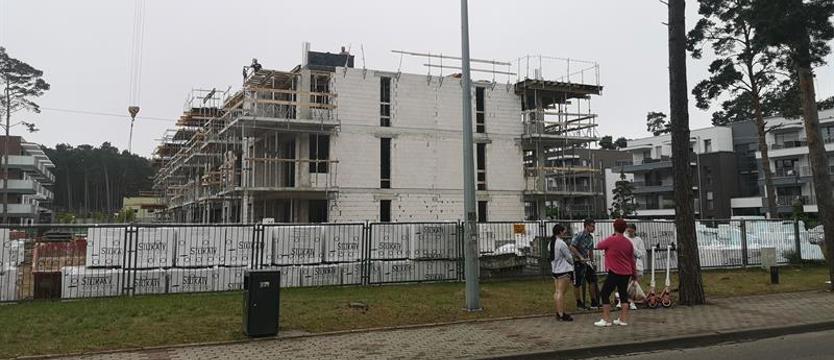 Budują, gdy inni chcą spać. Sprzęt ciężki może pracować od godziny dziewiątej