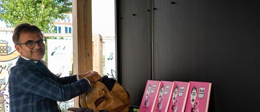 Giganci literatury na Łące Kany