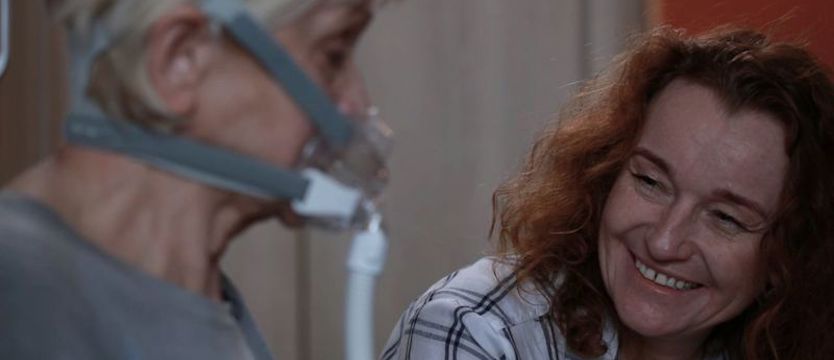 Wzrasta liczba pacjentów pod respiratorami w domach, których NFZ nie obejmuje kontraktem