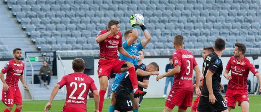 Piłka nożna. W poniedziałek Pogoń wznawia zajęcia