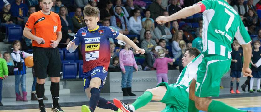 Futsal. Przed meczem Rosomak, grochówka i lody