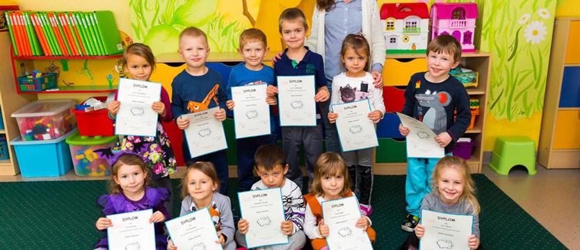 Przedszkolaki i świnki - skarbonki
