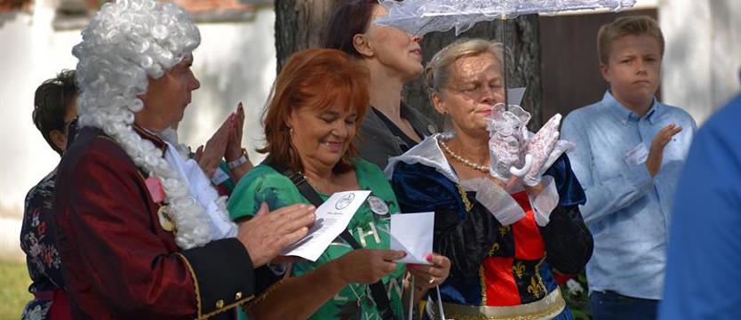 Sprawili sobie na urodziny zegar słoneczny 