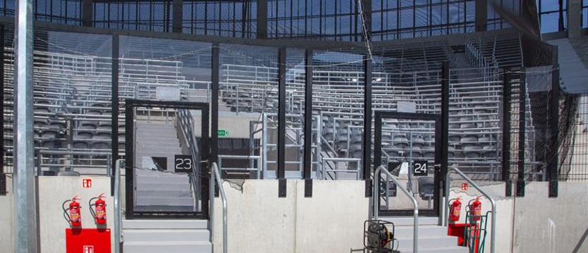 Na budowie Stadionu Miejskiego. Siatka odgrodzi kibiców