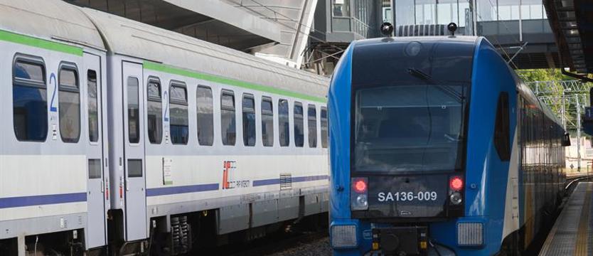 Cenowy zawrót głowy. Podróż rozpocznij… w internecie