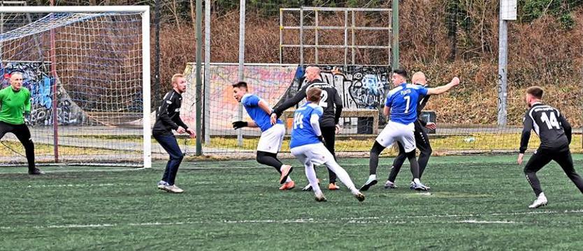Piłka nożna. Sparingi III-ligowców. Wzmocniona Flota przegrywa