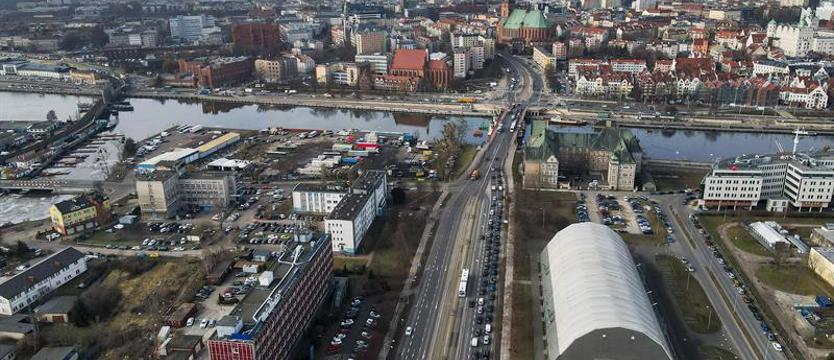 Namiot jeszcze postoi. Parkingu nie ma w planach
