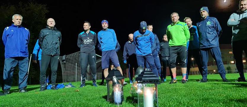 Piłka nożna. Zaduszki na sportowo