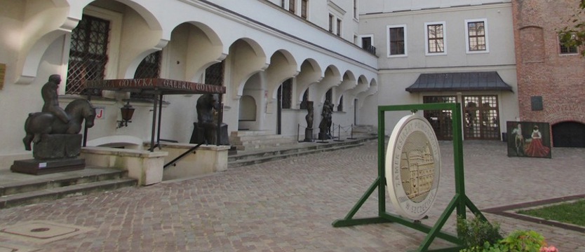 Opera apeluje o pomoc. Pracownicy zbierają żywność dla uchodźców