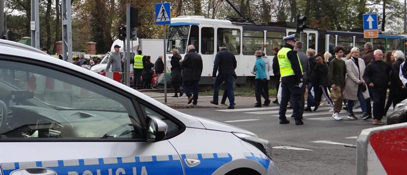 Więcej policji na drogach i przy cmentarzach