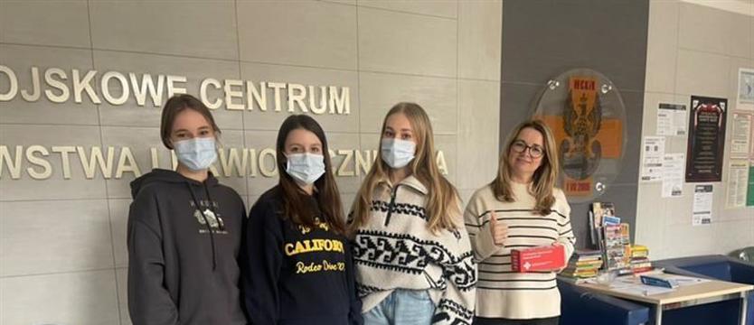 Licealistki i projekt Wampiriada. Zachęcają do krwiodawstwa