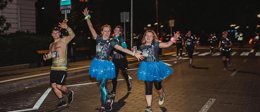 Pobiegnij nocą z tysiącem biegaczy. Jeszcze można dołączyć