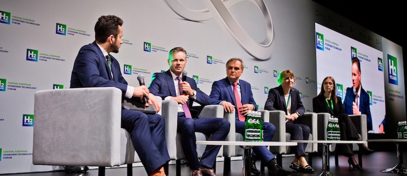 Akademia H2 - pomostem między światem nauki i biznesu